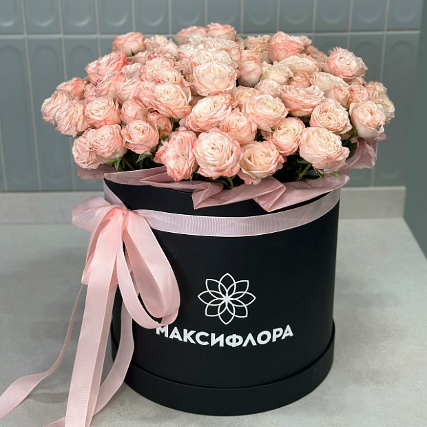 Композиция из 15 пионовидных кустовых роз Бомбастик  1