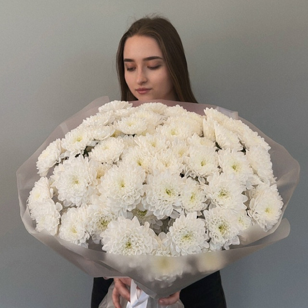 Букет из 15 белых кустовых хризантем  2