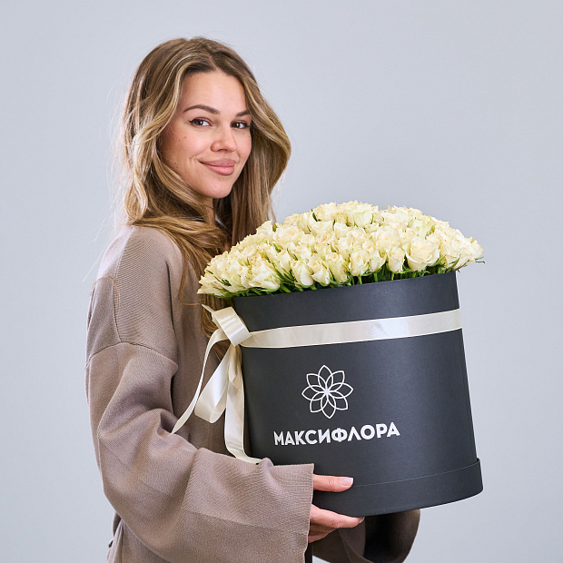 Букет из 101 белой розы (Кения) в коробке  4